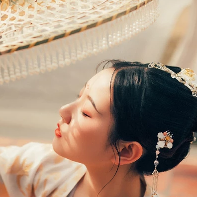 花溪佳人帶團(tuán)扇女生頭像，唯美古風(fēng)真人頭像