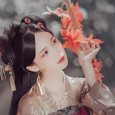 秋千仕女帶團(tuán)扇女生頭像，唯美古風(fēng)真人頭像