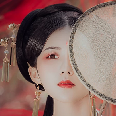 秋千仕女帶團(tuán)扇女生頭像，唯美古風(fēng)真人頭像