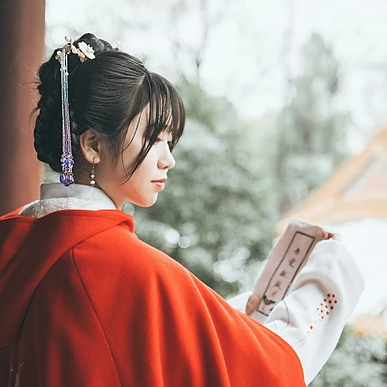 清新文藝紅披風(fēng)女生頭像，唯美古風(fēng)真人頭像