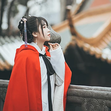 清新文藝紅披風(fēng)女生頭像，唯美古風(fēng)真人頭像
