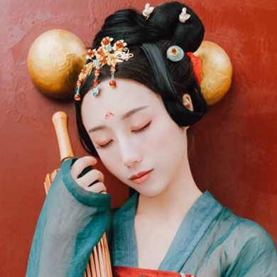 紅妝典雅帶傘團扇女生頭像，唯美古風真人頭像