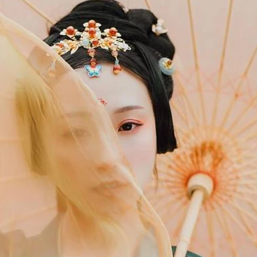 紅妝典雅帶傘團扇女生頭像，唯美古風真人頭像