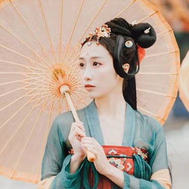 紅妝典雅帶傘團扇女生頭像，唯美古風真人頭像