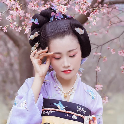 櫻花樹下粉色佳人女生頭像，唯美古風真人頭像