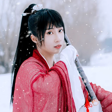 初雪紅衣俠客女生頭像，唯美古風(fēng)真人頭像