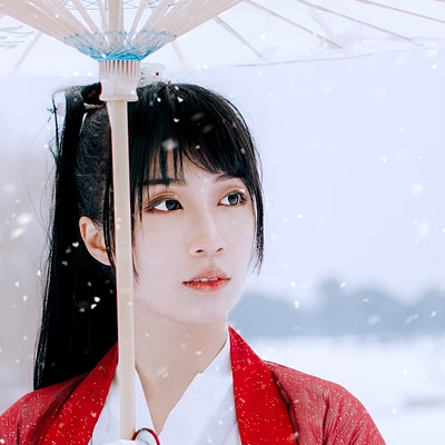 初雪紅衣俠客女生頭像，唯美古風(fēng)真人頭像