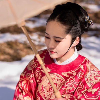 古典紅衣帶傘女生頭像，唯美古風(fēng)真人頭像