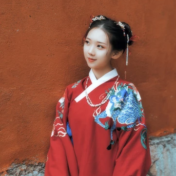 古典紅衣漢服帶團扇女生頭像，唯美古風(fēng)頭像