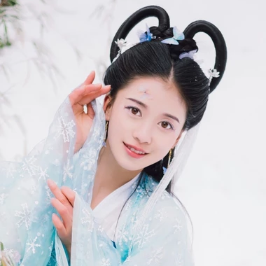 雪地清新閨蜜帶傘頭像，唯美古風(fēng)真人頭像