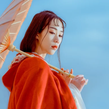 江山雪地帶傘女生頭像，唯美古風真人頭像