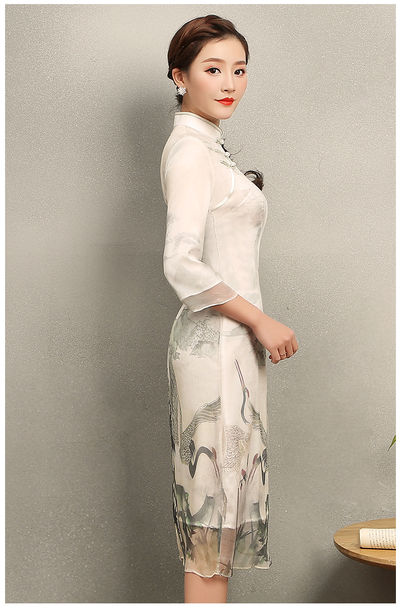 復(fù)古飛鶴旗袍，淡雅中袖中式旗袍裙