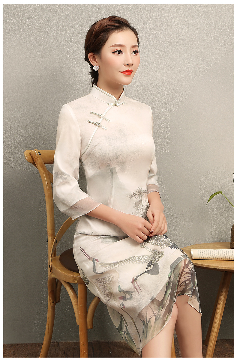 復(fù)古飛鶴旗袍，淡雅中袖中式旗袍裙