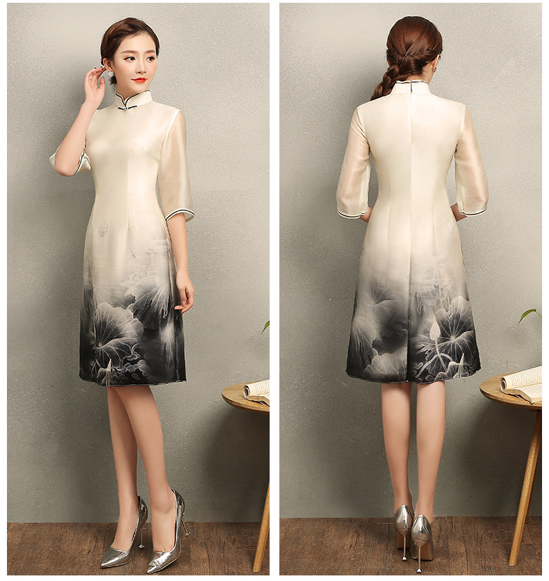 水墨荷花印花旗袍，淡雅米白色中式旗袍裙