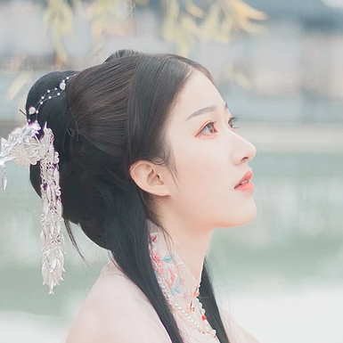 粉衣帶團扇女生頭像，淡雅唯美古風(fēng)真人頭像