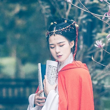 木蘭花開帶琴女生頭像，唯美古風(fēng)真人頭像