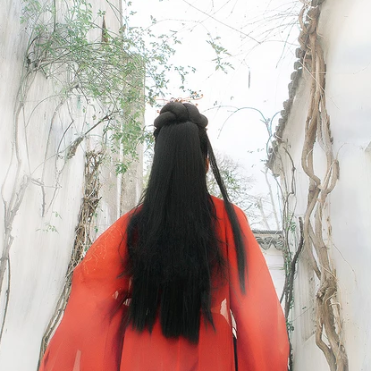 紅衣帶兵器女生頭像，唯美古風(fēng)真人頭像