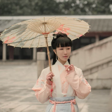 清新帶傘粉色披風(fēng)女生頭像，唯美古風(fēng)頭像