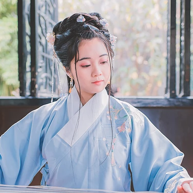 文藝藍(lán)衣帶團(tuán)扇女生頭像，唯美古風(fēng)真人頭像