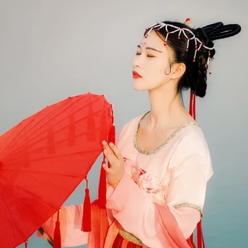 紅傘抱寵物女生頭像，唯美古風(fēng)真人頭像