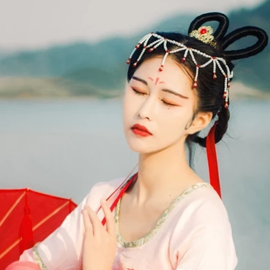 紅傘抱寵物女生頭像，唯美古風(fēng)真人頭像