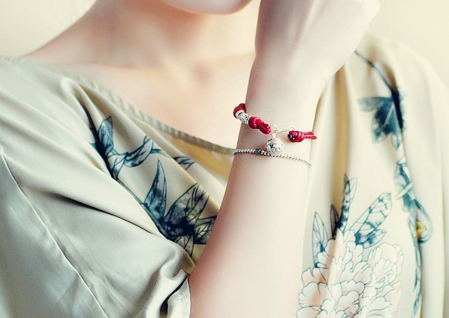 囍吉福連文苑手鏈，本命年紅繩銀蓮花鈴鐺首飾