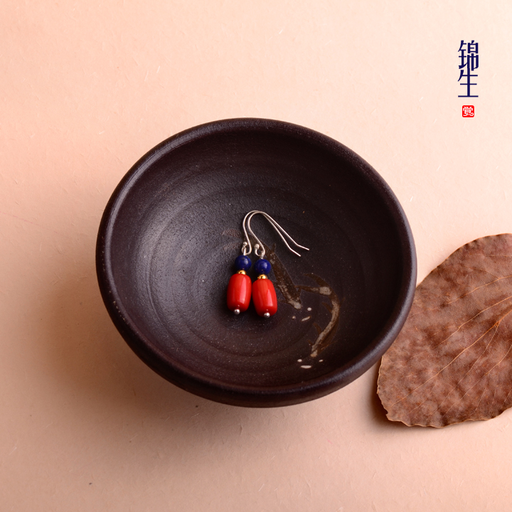 珊瑚青金石配飾銀耳環(huán)，別具風(fēng)格耳環(huán)