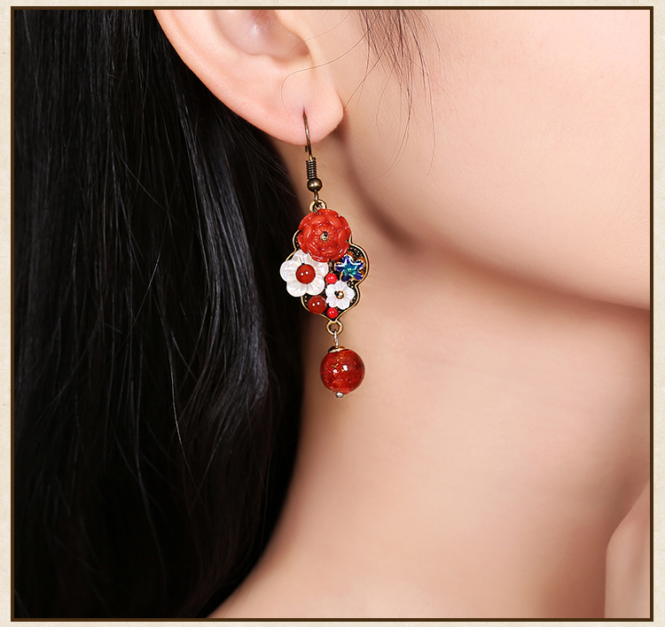 紅色民族風(fēng)耳環(huán)，復(fù)古長(zhǎng)款喜慶古風(fēng)吊墜耳環(huán)