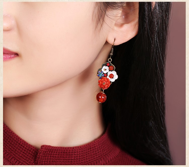 紅色民族風(fēng)耳環(huán)，復(fù)古長(zhǎng)款喜慶古風(fēng)吊墜耳環(huán)