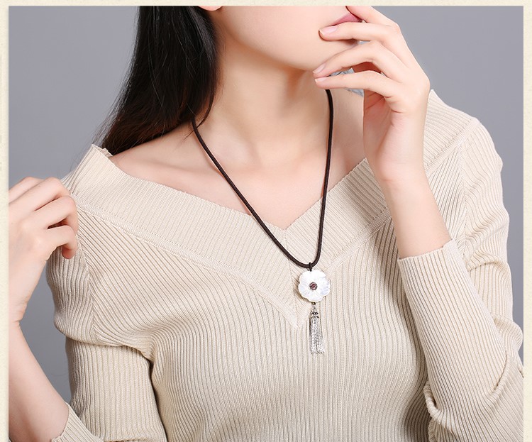 貝殼花復(fù)古鎖骨鏈，銀流蘇花朵項鏈?zhǔn)罪? src="/shige/d/file/bigpic/190404/04/13-1P305110912.jpg" / data-mHS0="da6j6h"><br / data-lNsp="i6amdV">
	<img alt=