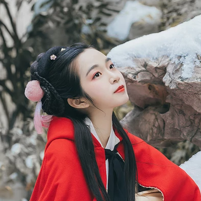 古典紅披風女生頭像,唯美古風真人頭像