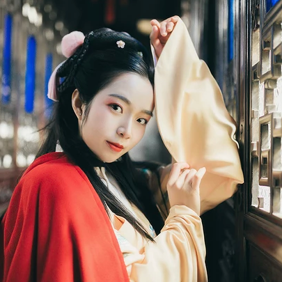 古典紅披風女生頭像,唯美古風真人頭像