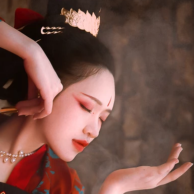 嬌艷紅傘女生頭像，唯美古風真人頭像