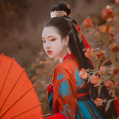 嬌艷紅傘女生頭像，唯美古風真人頭像