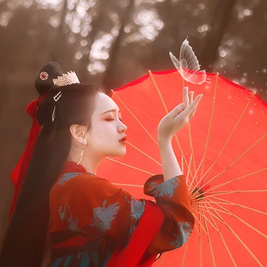 嬌艷紅傘女生頭像，唯美古風真人頭像