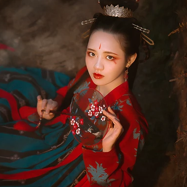 嬌艷紅傘女生頭像，唯美古風真人頭像