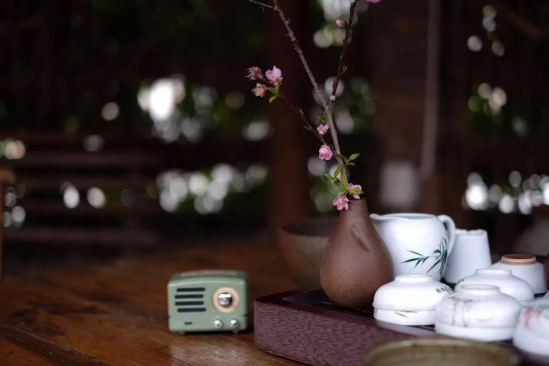 古山重水云間，細(xì)水長(zhǎng)流吸引你