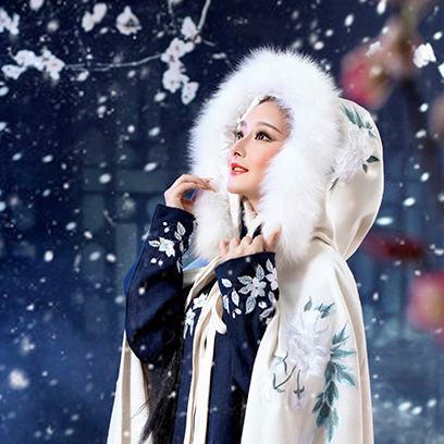 優(yōu)雅賞雪帶傘女生頭像，唯美古風真人頭像