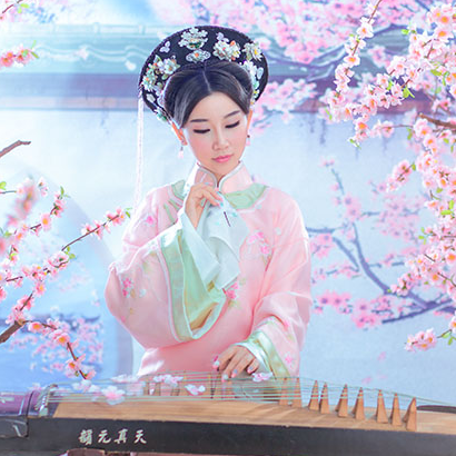 清新桃林妃子帶團扇女生頭像，唯美古風真人頭