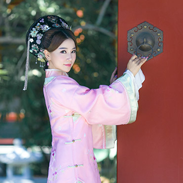 清新桃林妃子帶團扇女生頭像，唯美古風真人頭