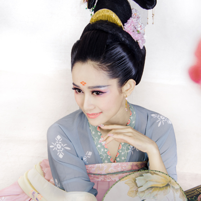 素雅帶團(tuán)扇女生頭像，唯美古風(fēng)真人頭像