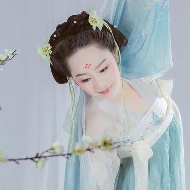 清新淡藍文藝女生頭像，唯美古風真人頭像