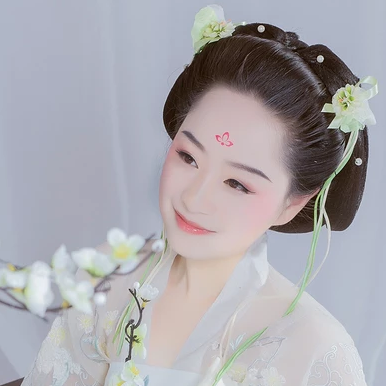 清新淡藍文藝女生頭像，唯美古風真人頭像