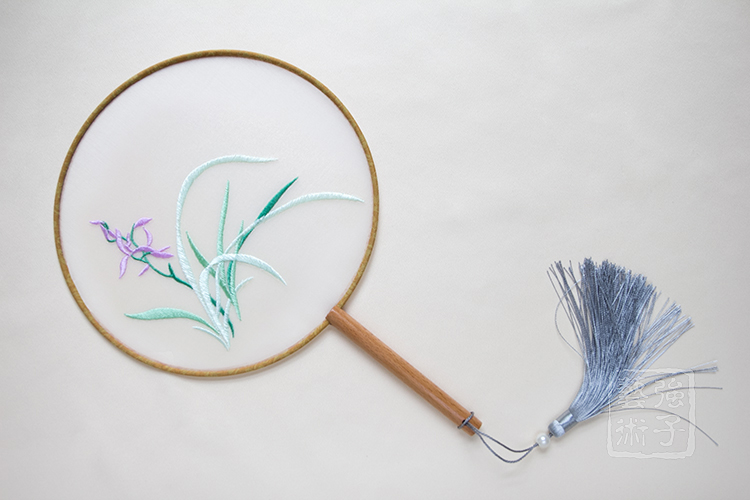 精美蘭花刺繡古風(fēng)團(tuán)扇，古典繡花工藝扇子