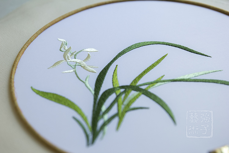 精美蘭花刺繡古風(fēng)團(tuán)扇，古典繡花工藝扇子