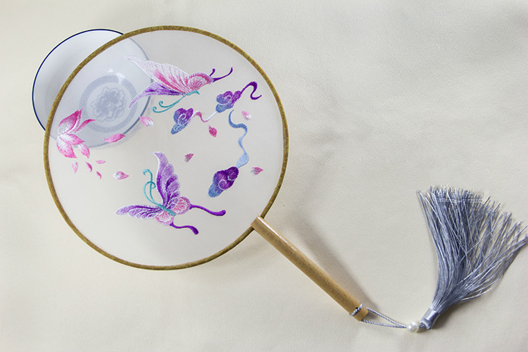 淡雅蝶舞刺繡團(tuán)扇，淡紫復(fù)古繡花工藝扇子