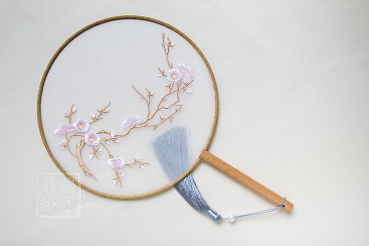 清新桃花刺繡團扇，粉色韻味繡花宮扇工藝扇子