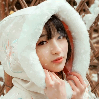 白雪飄落清新氣質女生頭像，唯美古風真人頭像