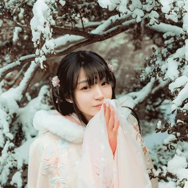 白雪飄落清新氣質女生頭像，唯美古風真人頭像