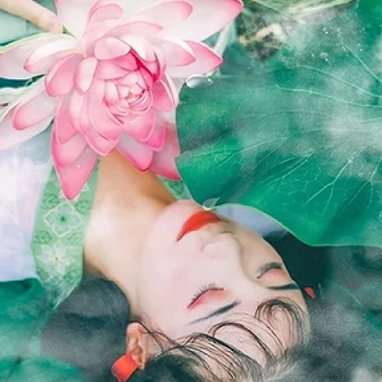 翠綠荷葉蓮花女生頭像，唯美古風真人頭像